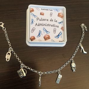Pulsera de la administrativa